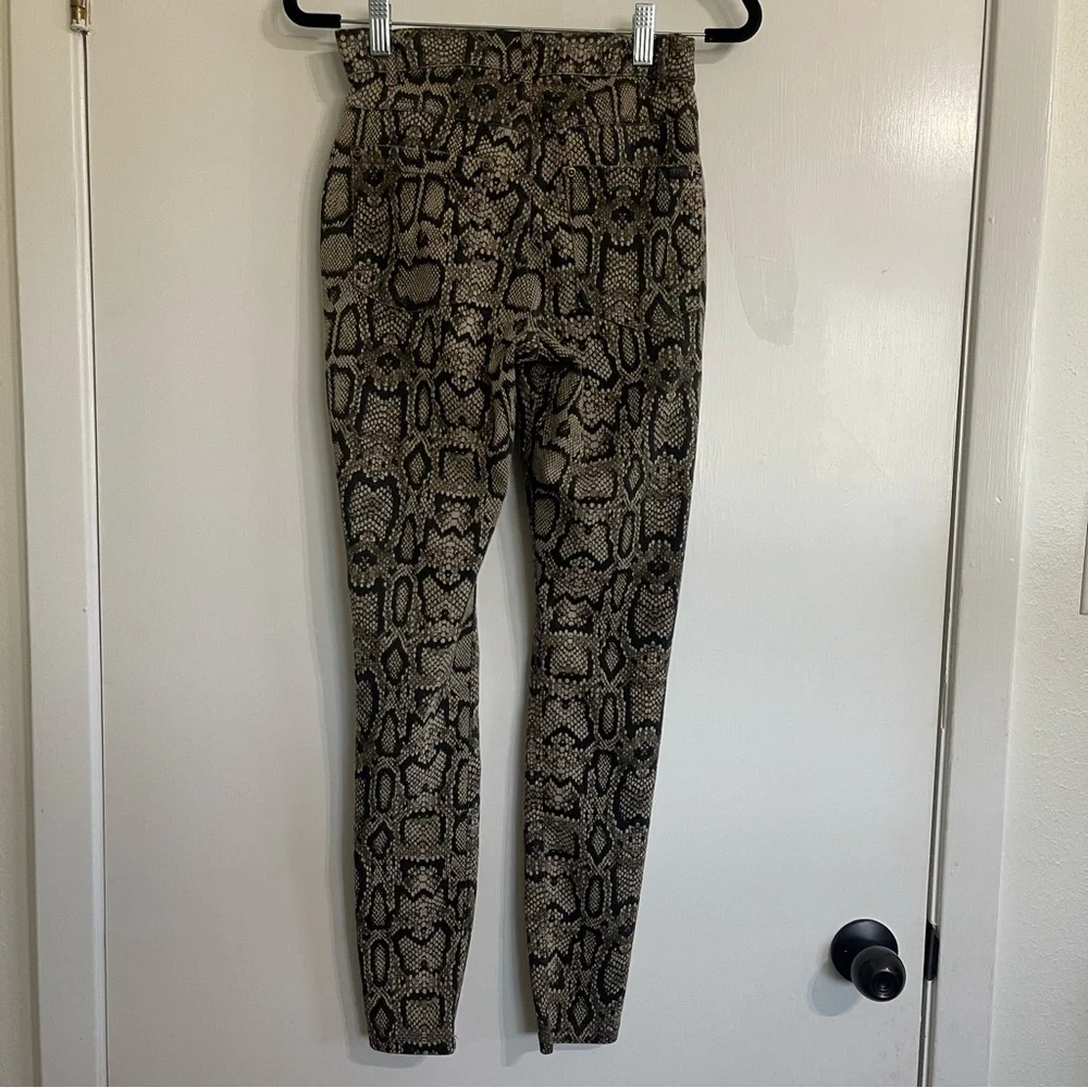 Hue XS Women’s Snakeskin Print Stretch Pants - Picture 4 of 8